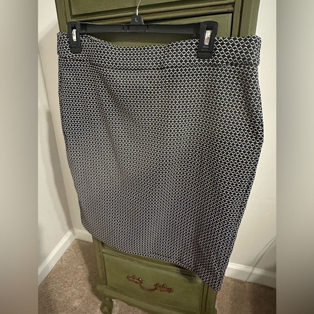 Elle Black and White Pencil Skirt